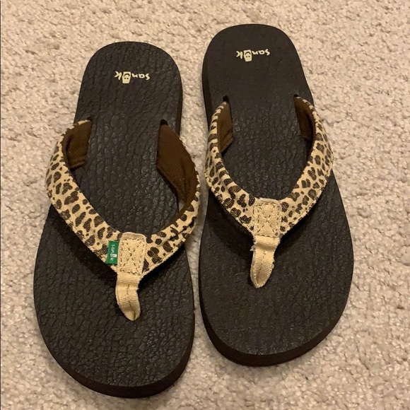 sanuk leopard flip flops